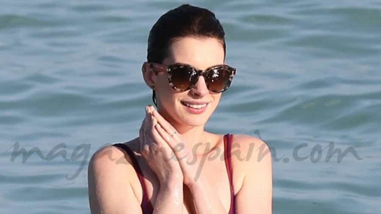 Anne Hathaway y su bañador transparente