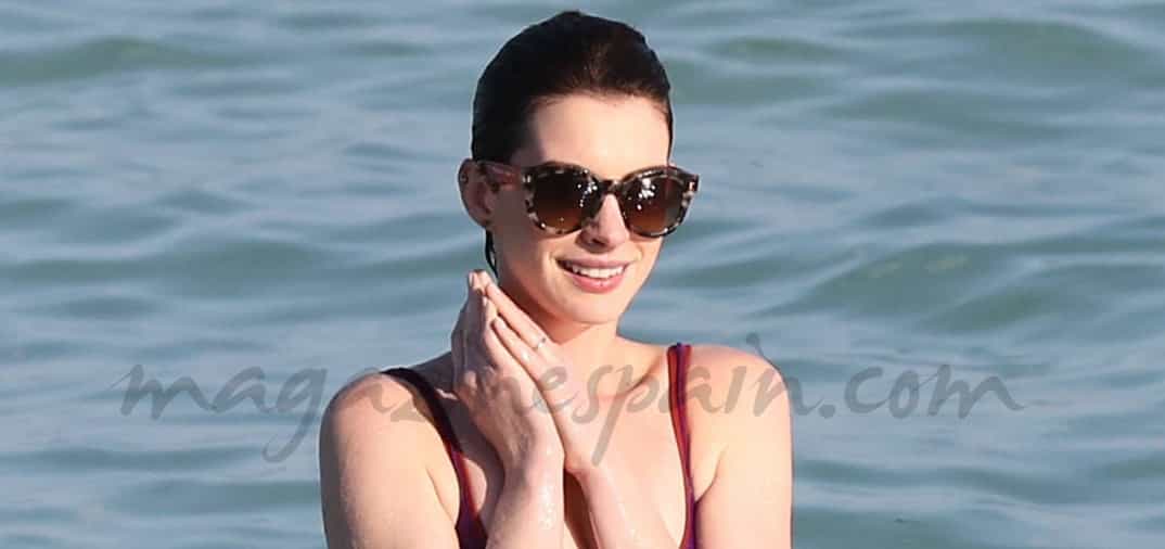 Anne Hathaway y su bañador transparente