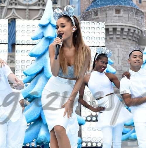 Ariana Grande conquista a Mickey Mouse