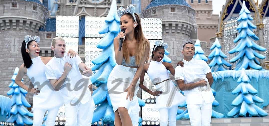 Ariana Grande conquista a Mickey Mouse