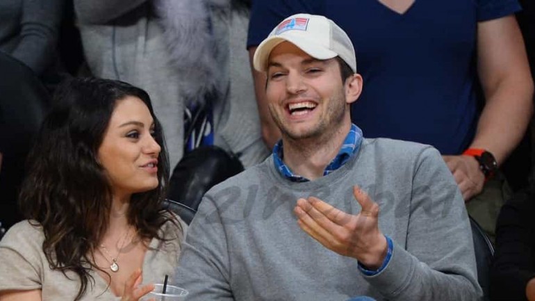 Ashton Kutcher y sus miradas al escote de Mila Kunis