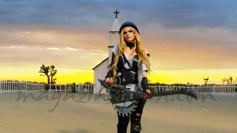 La cantante canadiense Avril Lavigne, gravemente enferma