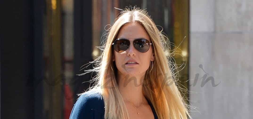 Bar Refaeli compras en París