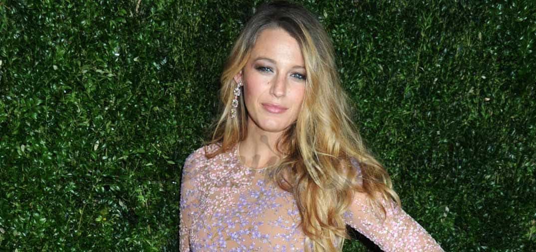 Blake Lively presume de embarazo