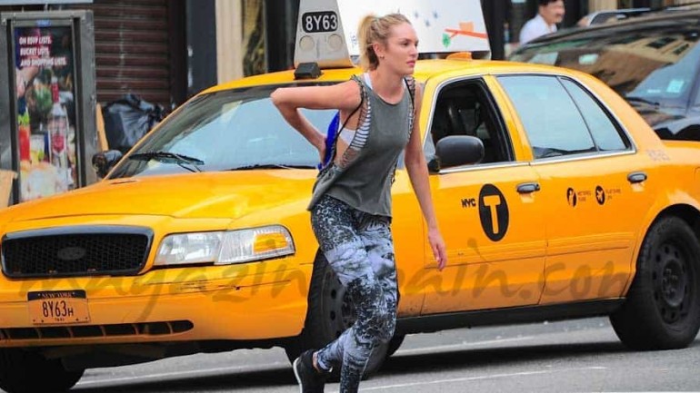 Candice Swanepoel y su novio Hermann Nicoli, moteros en New York