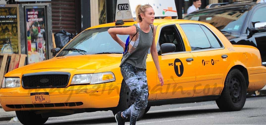 Candice Swanepoel y su novio Hermann Nicoli, moteros en New York