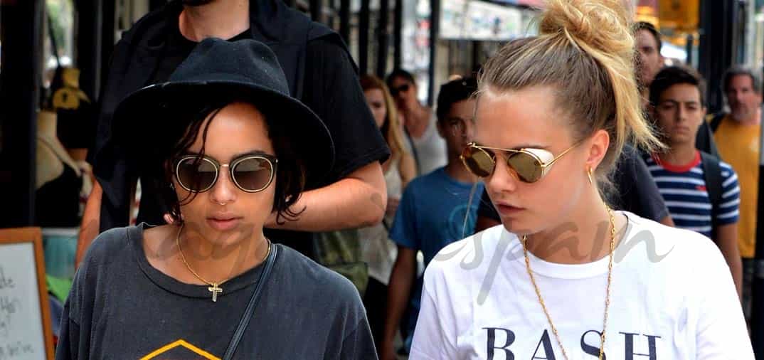 Cara Delevingne y Zoe Kravitz, estilismo adolescente