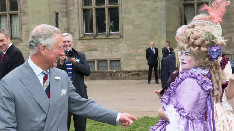 El príncipe Carlos de Inglaterra en el Castillo de Warwick