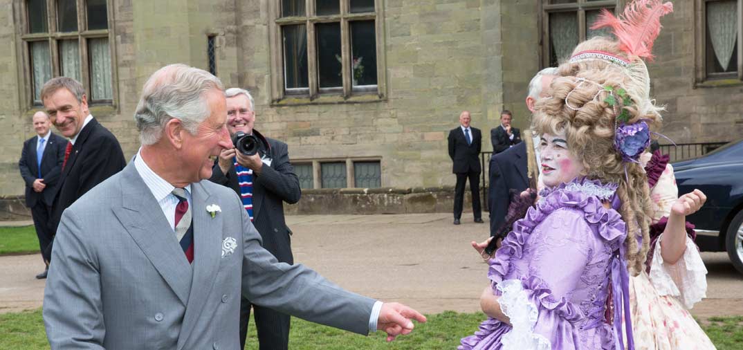 El príncipe Carlos de Inglaterra en el Castillo de Warwick