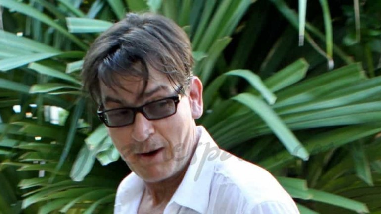 Charlie Sheen no supera sus problemas con el alcohol