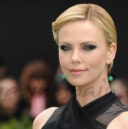 Charlize Theron, lección de estilo sobre la alfombra roja