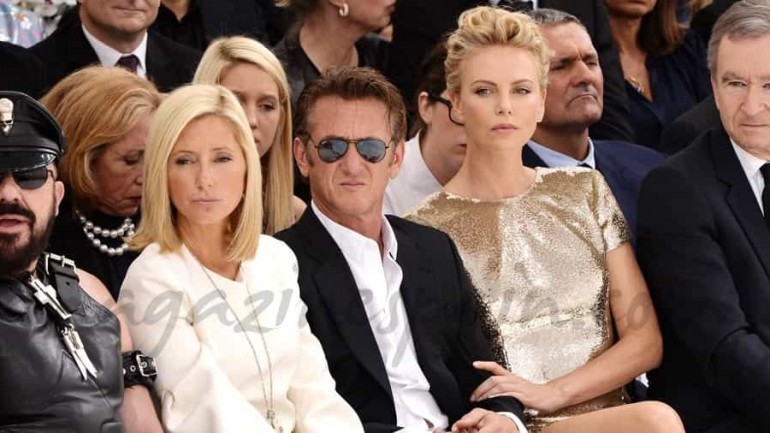 Charlize Theron y Sean Penn en el desfile de Dior