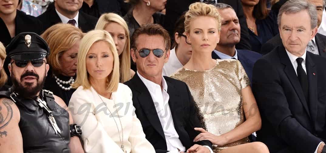 Charlize Theron y Sean Penn en el desfile de Dior