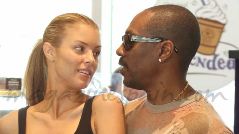 Eddie Murphy presume de joven novia