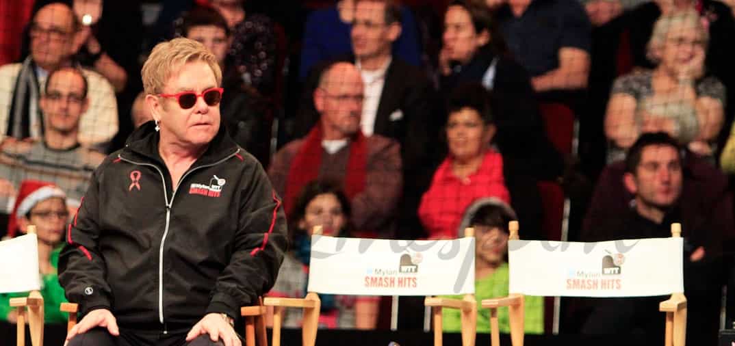 Elton John por los suelos