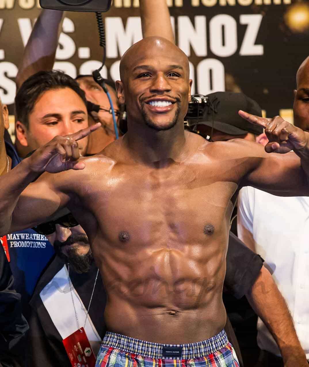 Floyd Mayweather y su colección de coches y relojes