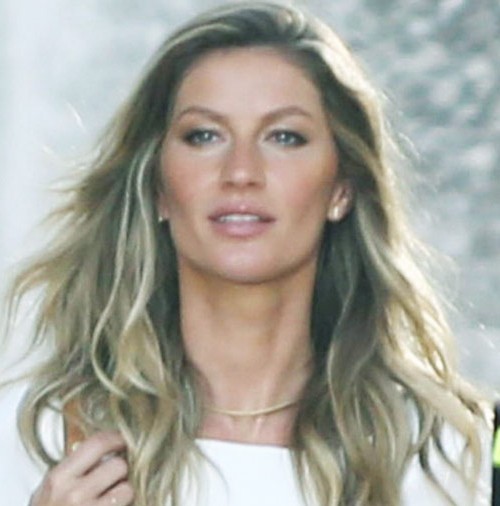 Gisele Bundchen rectifica y entregará la Copa del Mundo