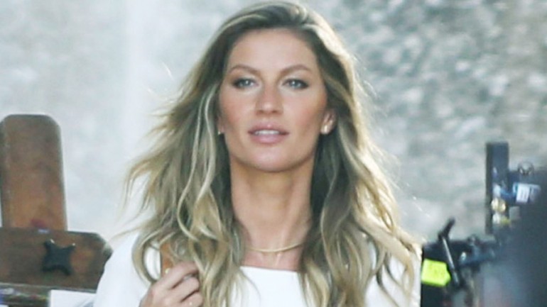 Gisele Bundchen rectifica y entregará la Copa del Mundo