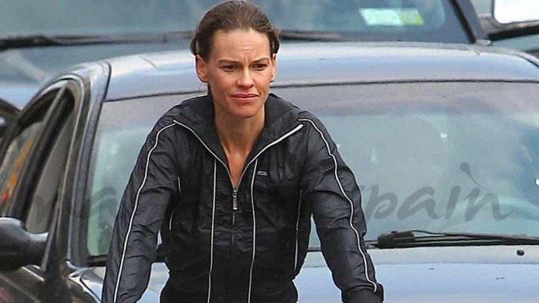 Hilary Swank sobre ruedas