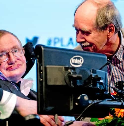 Según Stephen Hawking: «La inteligencia artificial puede acabar con los humanos»