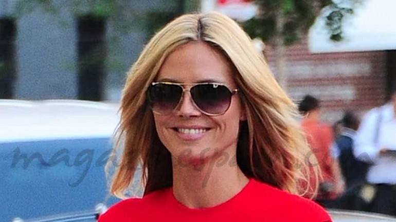 Heidi Klum, la mujer de rojo…