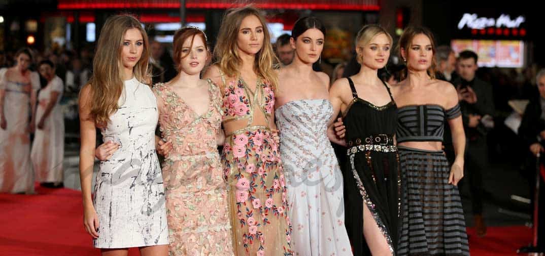 hermione-corfield,-ellie-bamber,-suki-waterhouse,-millie-Brady-bella-heathcote-and-lily-james-en-pride-and-prejudice-and-zombies