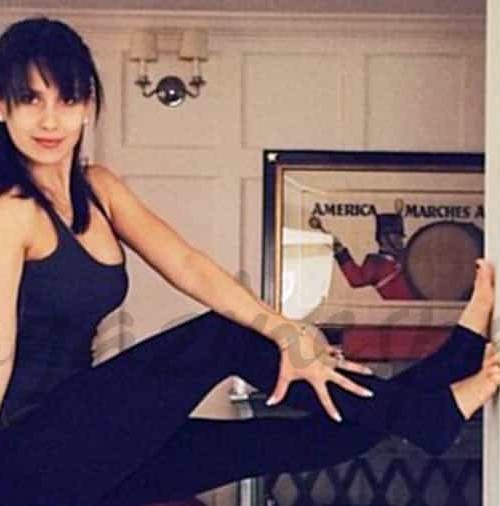 Hilaria, la mujer de Alec Baldwin, loca por el yoga