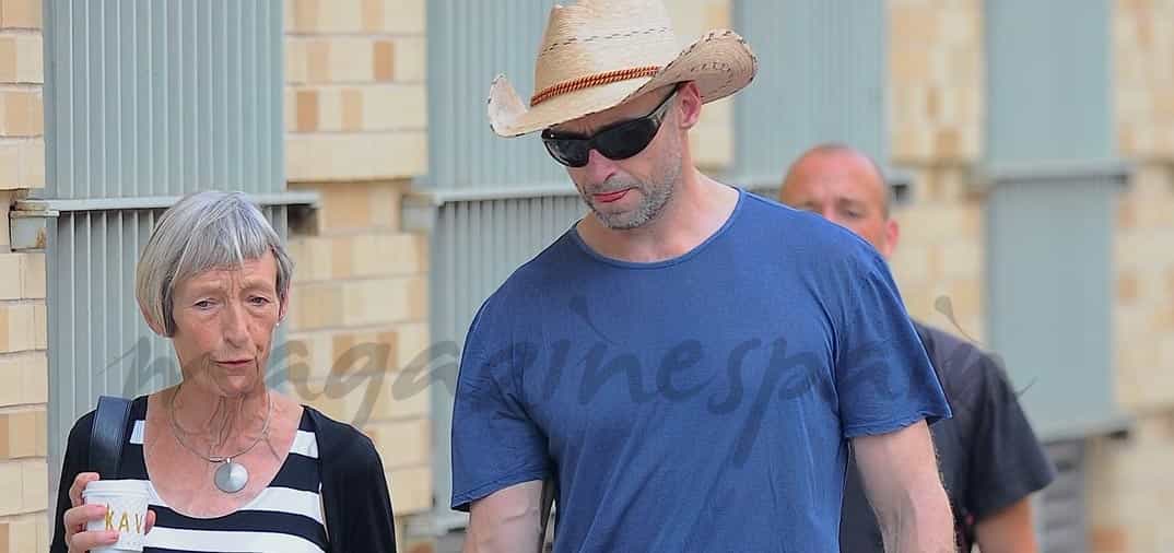 Hugh Jackman de paseo con su madre, que le abandonó cuando tenía 8 años