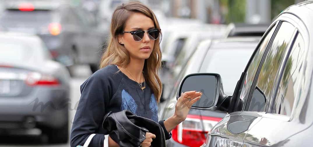 Jessica Alba toda una madraza con estilo