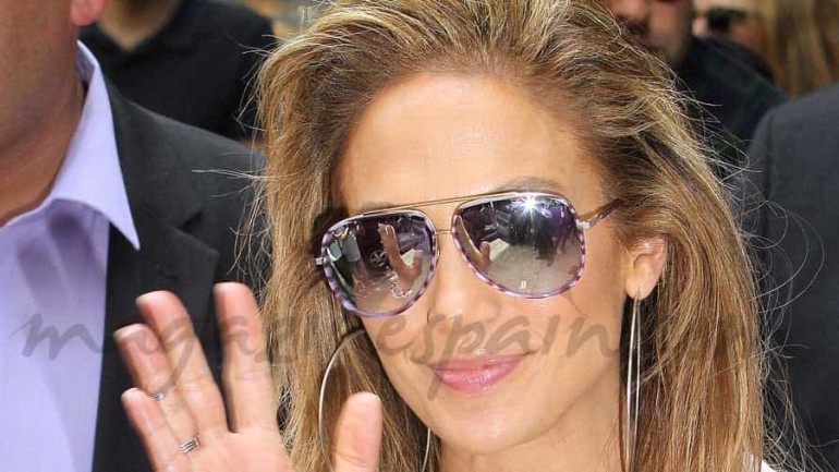 Jennifer López y sus originales gafas de sol