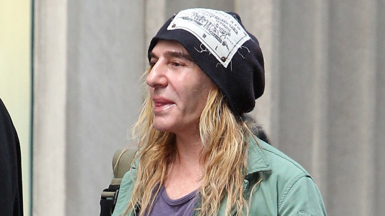 John Galliano no levanta cabeza