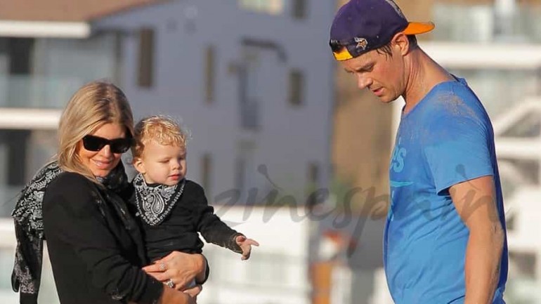 Fergie y  Josh Duhamel divertido día de playa