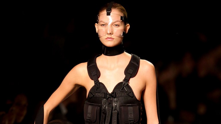 Karlie Kloss presenta la nueva colección de Alexander Wang para H&M