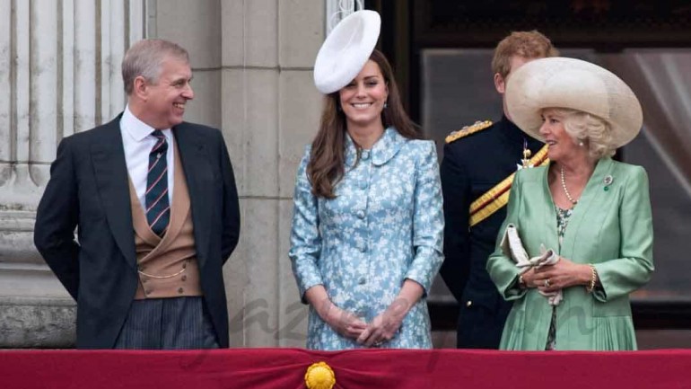 Kate Middleton, entrega el premio al mejor fotógrafo infantil del mundo, al español Carlos Pérez