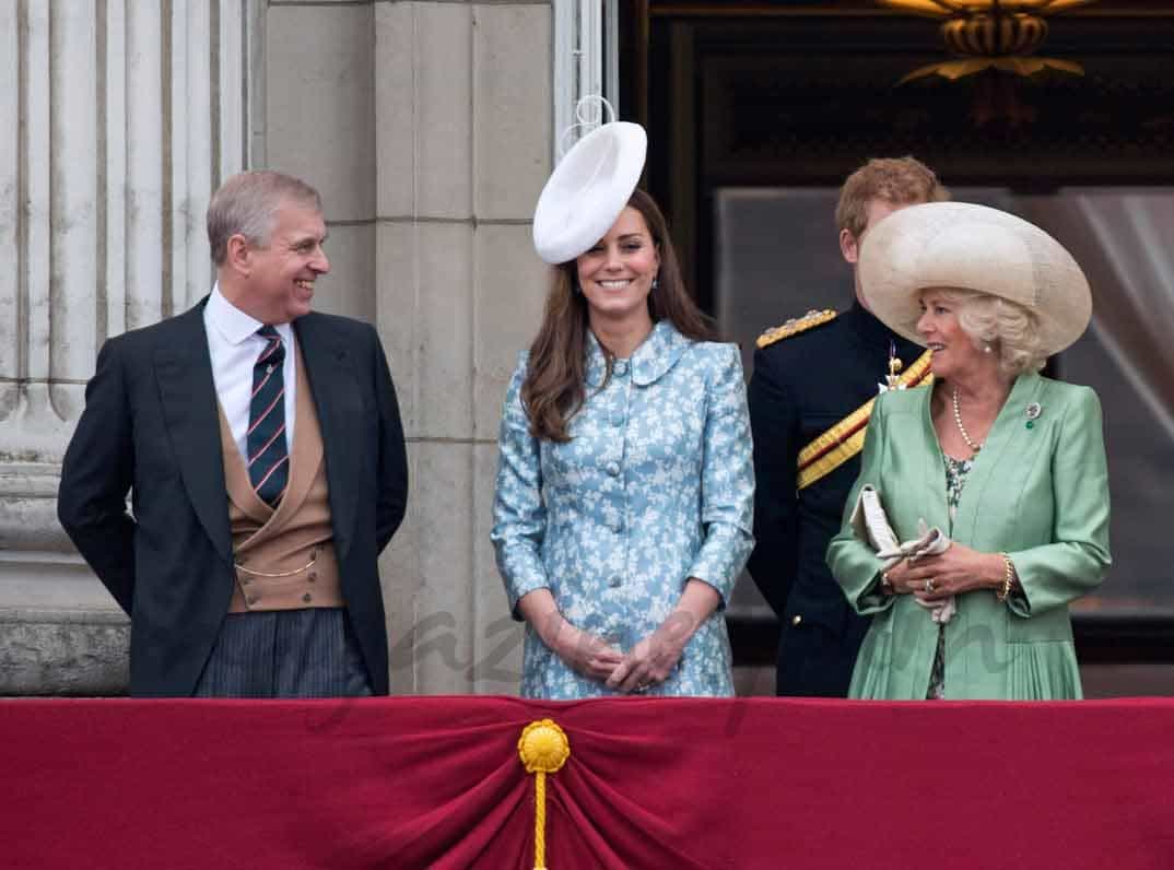 Kate Middleton, entrega el premio al mejor fotógrafo infantil del mundo, al español Carlos Pérez