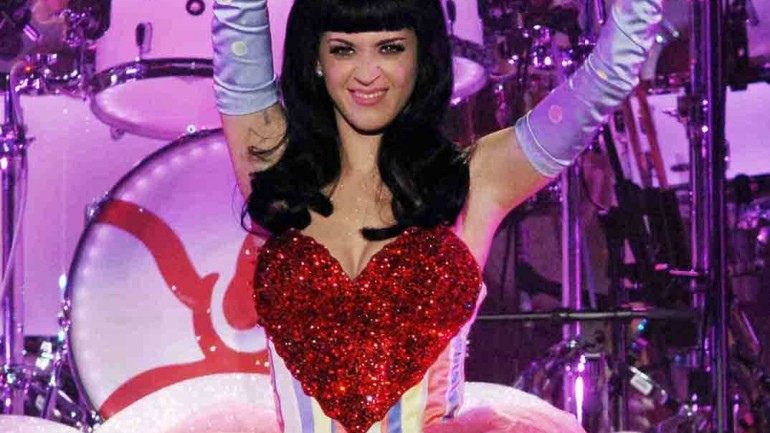 Katy Perry… Look colegial