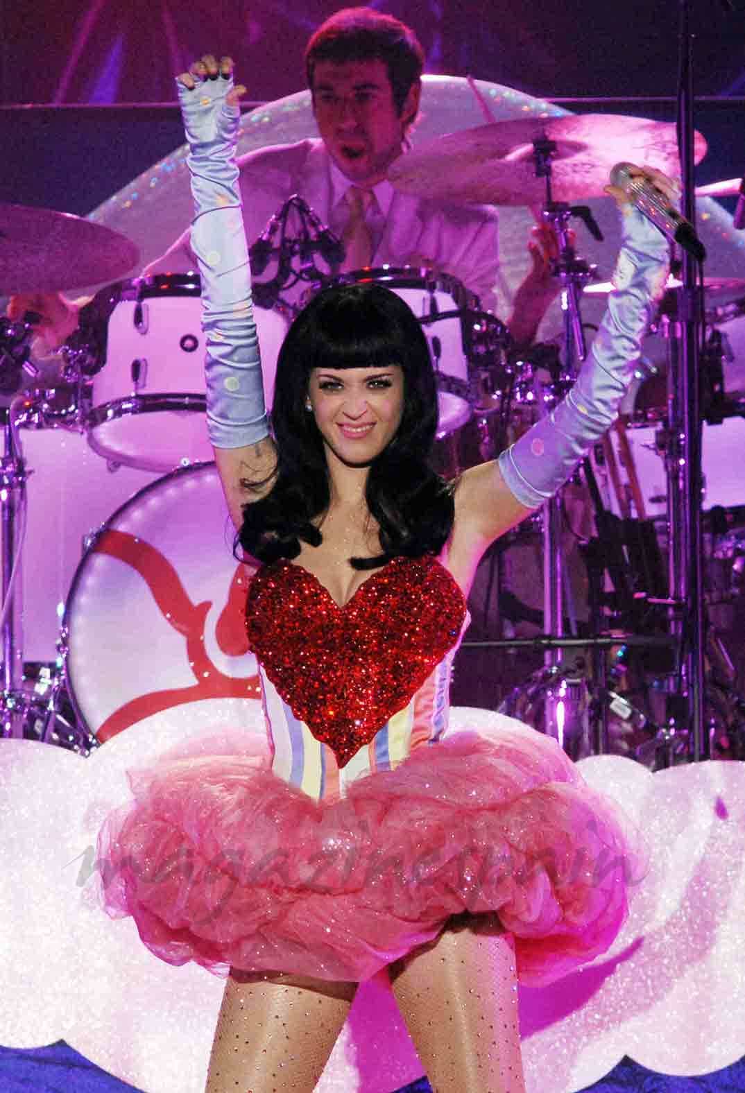 Katy Perry… Look colegial