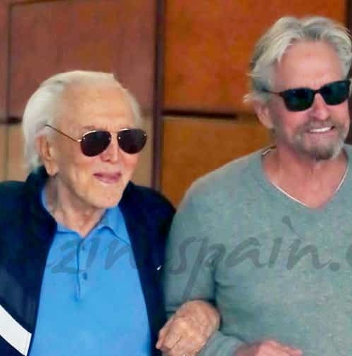 Con 97 años, Kirk Douglas se mantiene en forma