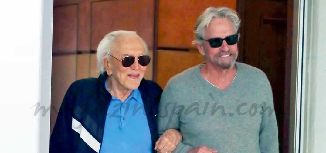 Con 97 años, Kirk Douglas se mantiene en forma