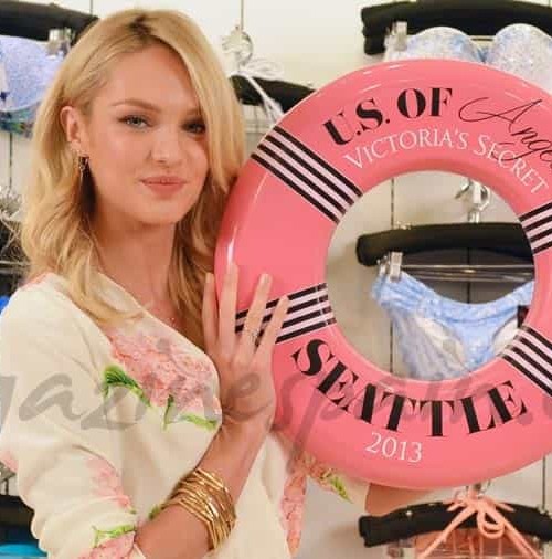 Candice Swanepoel ¡a la playa!