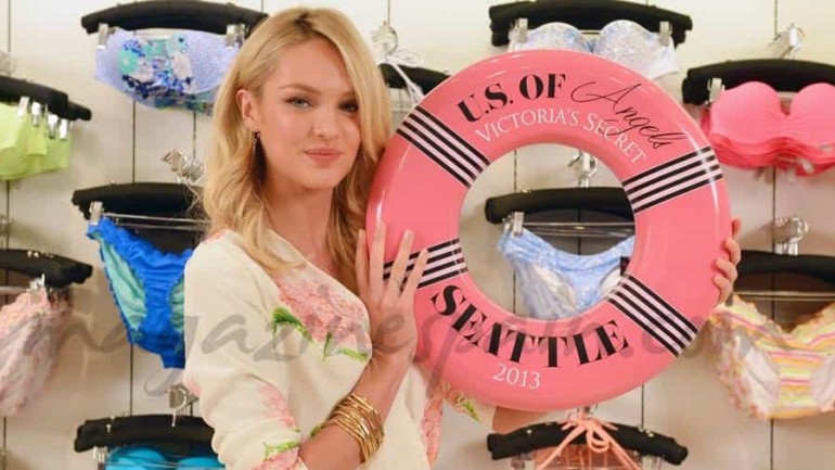 Candice Swanepoel ¡a la playa!