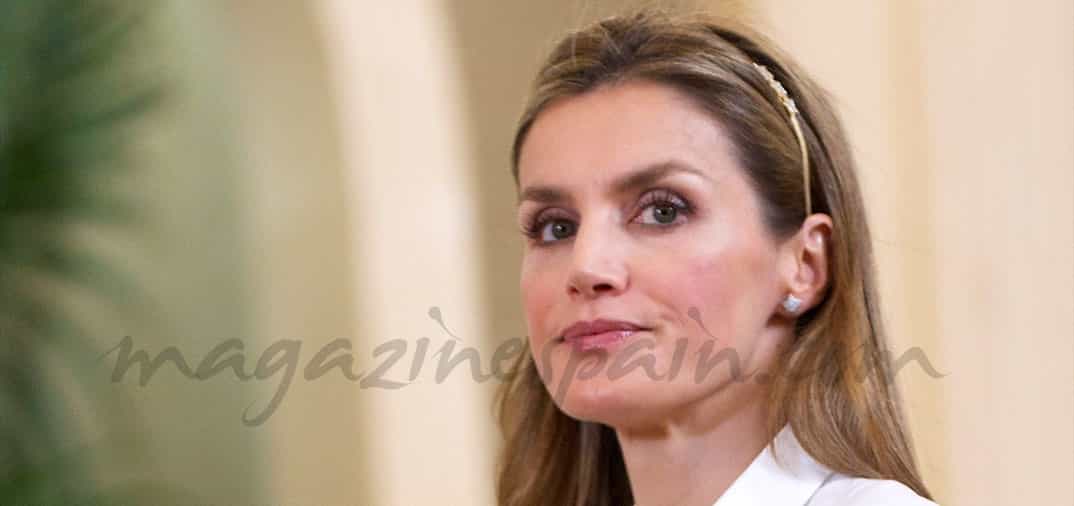 Letizia sorprende con una diadema de niña, loc