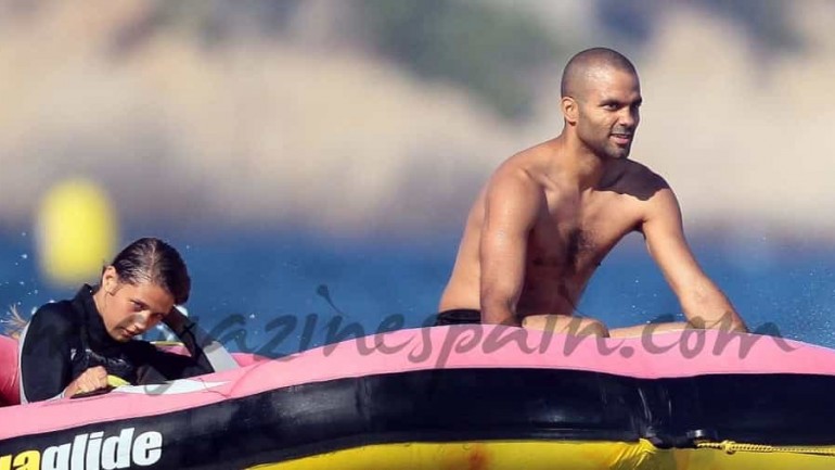 Tony Parker se divierte en Saint Tropez