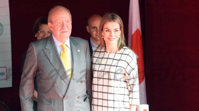 Emotivo reencuentro entre la Reina Letizia y el Rey Juan Carlos I