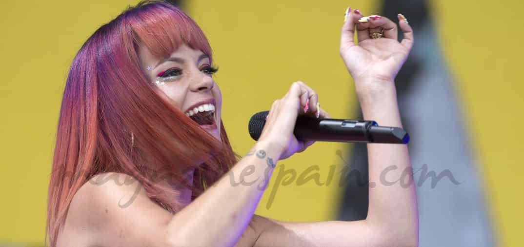 Lily Allen… The pink lady