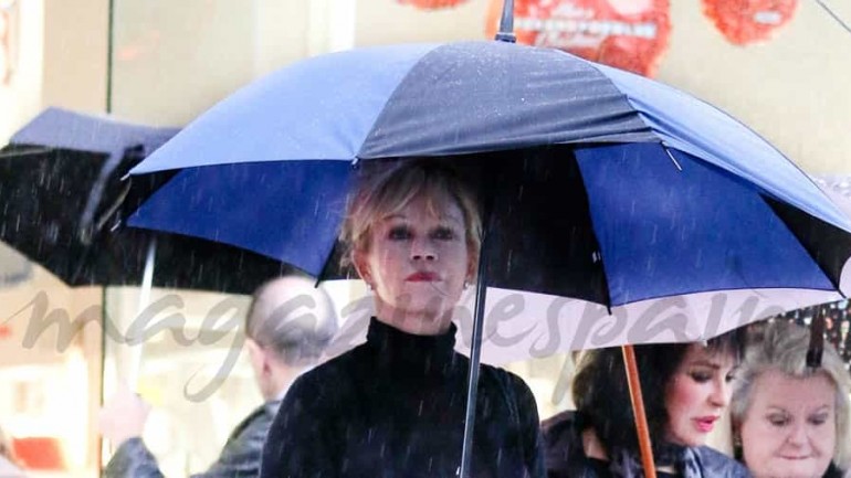 Melanie Griffith bajo la lluvia