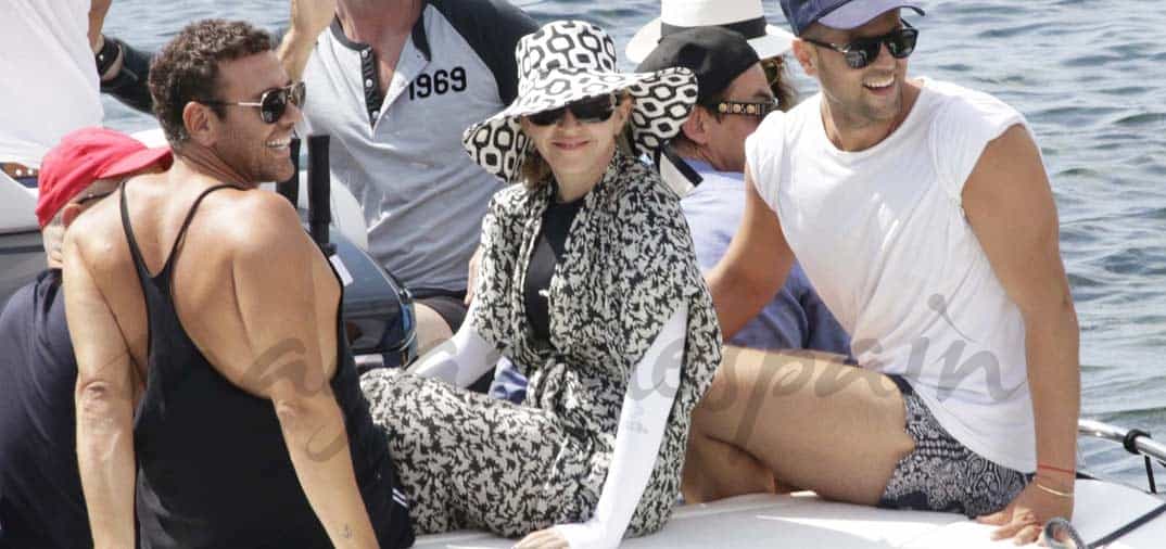 Madonna en bata por Ibiza