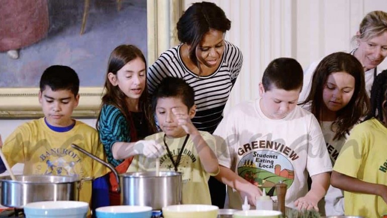 La primera dama  de los EEUU  recoge la cosecha