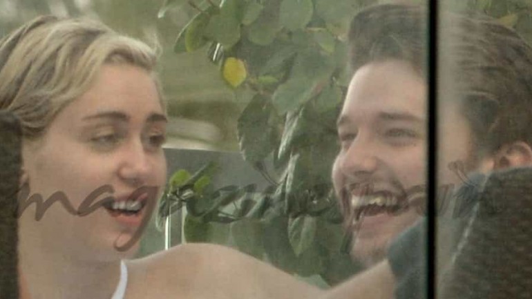 Miley Cyrus y Patrick Schwarzenegger enamorados