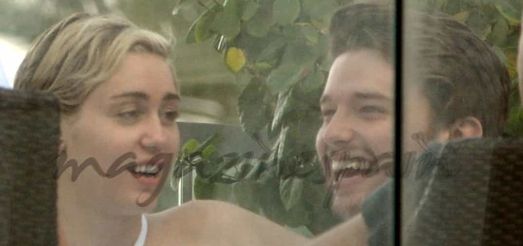 Miley Cyrus y Patrick Schwarzenegger enamorados